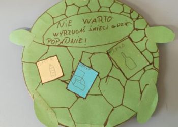 Powiększ zdjęcie: Żółw z talerza papierowego i papieru kolorowego - Nie warto wyrzucać śmieci gdzie popadnie, pojemniki na plastik, papier i szkło.