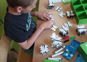 Powiększ zdjęcie: Projektowanie i układanie trasy dla robota Ozobot.