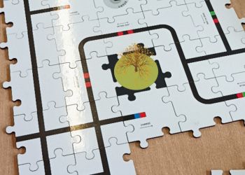 Powiększ zdjęcie: Zaprojektowana trasa dla robota Ozobot z wykorzystaniem aplikacji do rozszerzonej rzeczywistości.