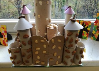 Powiększ zdjęcie: Królestwo Lukrecji i pięknego księcia wykonane z papierowych rurek, tektury, pestek i łupin pistacji.