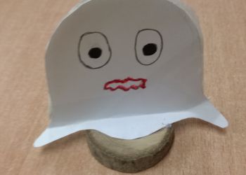 Powiększ zdjęcie: Postać Ducha Gór z drewna i papieru