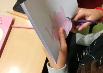 Powiększ zdjęcie: Przygotowania do makiety "Nasz świat z bohaterem książki w roli głównej".