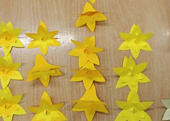 Powiększ zdjęcie: Żonkile wykonane z papieru