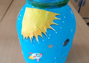 Powiększ zdjęcie: Układ Słoneczny wykonany techniką decoupage na szklanym słoiku.