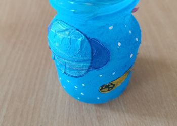 Powiększ zdjęcie: Układ Słoneczny wykonany techniką decoupage na szklanym słoiku.