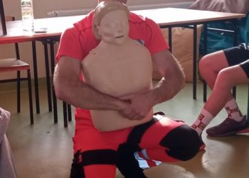 Powiększ zdjęcie:  Warsztaty pt.: „Udzielanie pierwszej pomocy przedmedycznej w łańcuchu przeżycia” z udziałem ratownika medycznego.