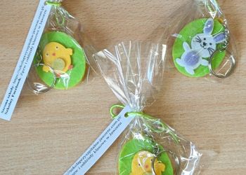 Powiększ zdjęcie: Breloczki w kształcie jajka z motywem wiosennym wydrukowane na drukarce 3D - z dekoracjami z filcu z bilecikiem Strona szkoły: https://szkolaprzyszpitalna-jaworze.com.pl/ Szkolny Facebook: Zpzw i oddziały klasowe w Jaworzu.