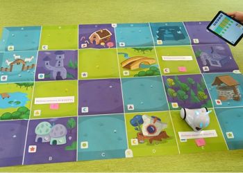 Powiększ zdjęcie: Praca z robotem Photon zakupionym w ramach programu Laboratoria Przyszłości - podsumowanie doświadczenia z zakresu przyporządkowania herbatom ich rodzaju.