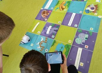 Powiększ zdjęcie: Programowanie z robotem Photon zakupionym w ramach programu Laboratoria Przyszłości. Zaprojektowana trasa – alternatywa dla aktywności online.