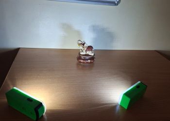 Powiększ zdjęcie: Zjawisko półcienia - na ścianie oberwany półcień figurki słonia.