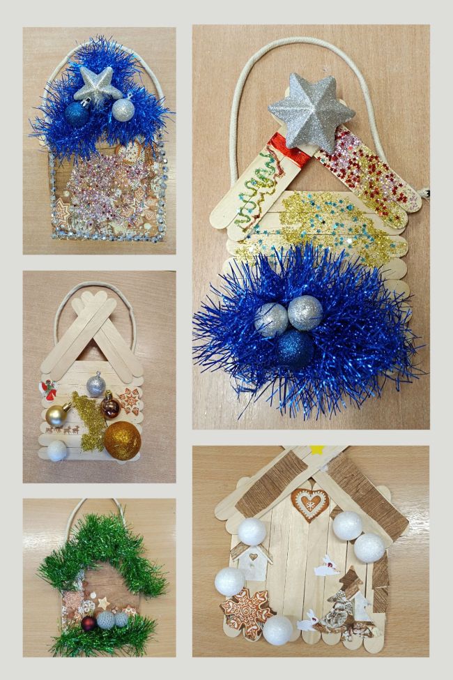 Przygotowane upominki dla bliskich z drewnianych patyczków, serwetek papierowych, bombek i łańcuchów na choinkę.