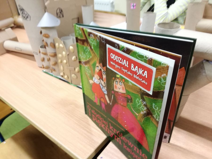 Bajka O słodkiej królewnie i pięknym księciu.