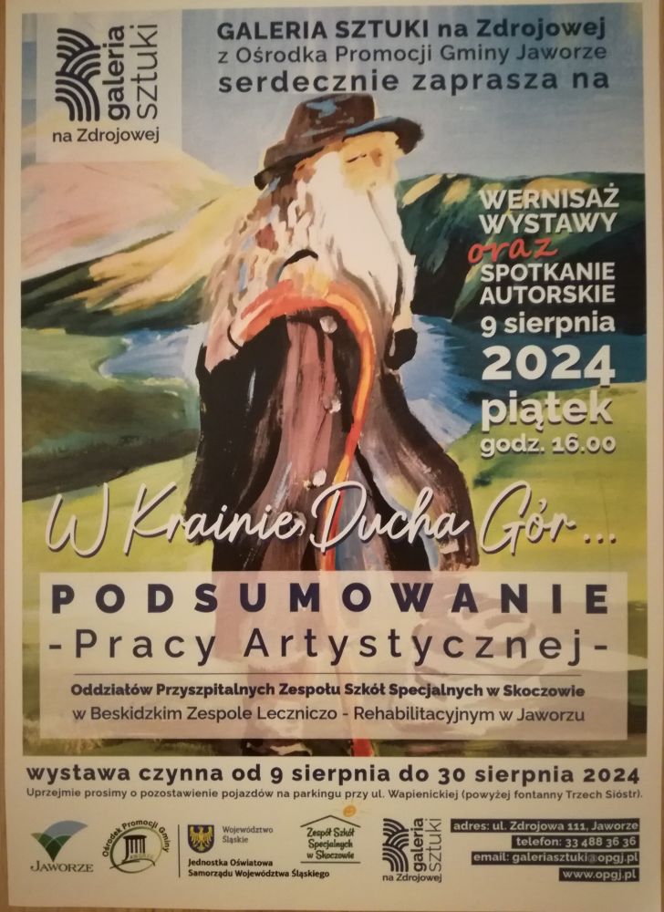 Plakat reklamujący wystawę przedstawiający starszego mężczyznę z siwą brodą spacerującego wśród łąk i gór