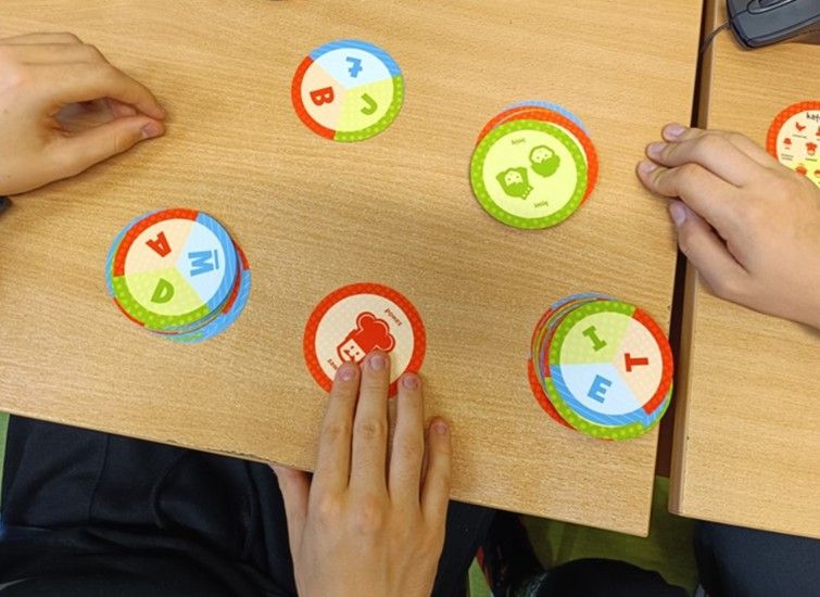 Gra dotycząca wymyślania słów spełniających podane kryteria - imię, zawód.