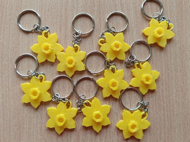 Wydrukowane breloczki żonkili 3D.